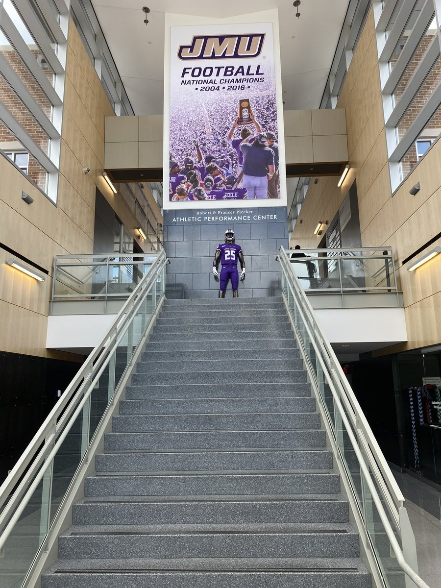 ZionRay2027's tweet photo. I had the privilege to visit @JMUFootball today with my coaches and teammates. Thank you to the James Madison University football staff for the invite! @WY_BulldogsFB @WYFBcoachMiller https://t.co/YB5Spa7jD5