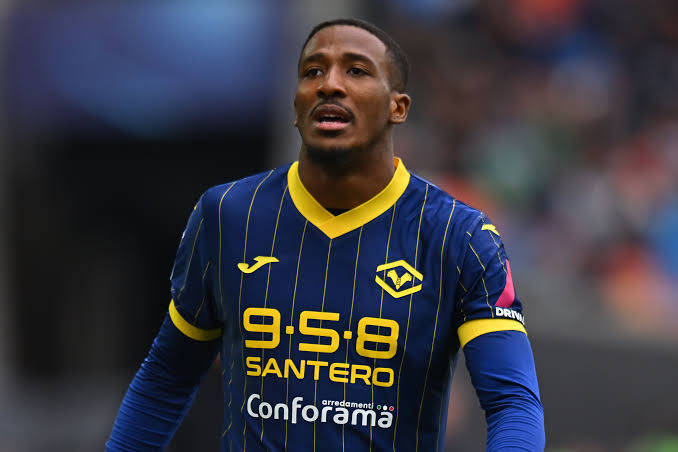 Sacha Tavolieri (@sachatavolieri) on Twitter photo ⚫️🔵🇨🇲 EXCL : Hellas Verona right back Jackson Tchatchoua considered as an option by Inter Milan if Denzel Dumfries leaves this summer.
🗞️🇨🇭 Full details tomorrow on <a href="/SkySportCH/">Sky Sport CH</a> #mercato #SerieA ⚫️🔵🇨🇲 EXCL : Hellas Verona right back Jackson Tchatchoua considered as an option by Inter Milan if Denzel Dumfries leaves this summer.
🗞️🇨🇭 Full details tomorrow on <a href="/SkySportCH/">Sky Sport CH</a> #mercato #SerieA