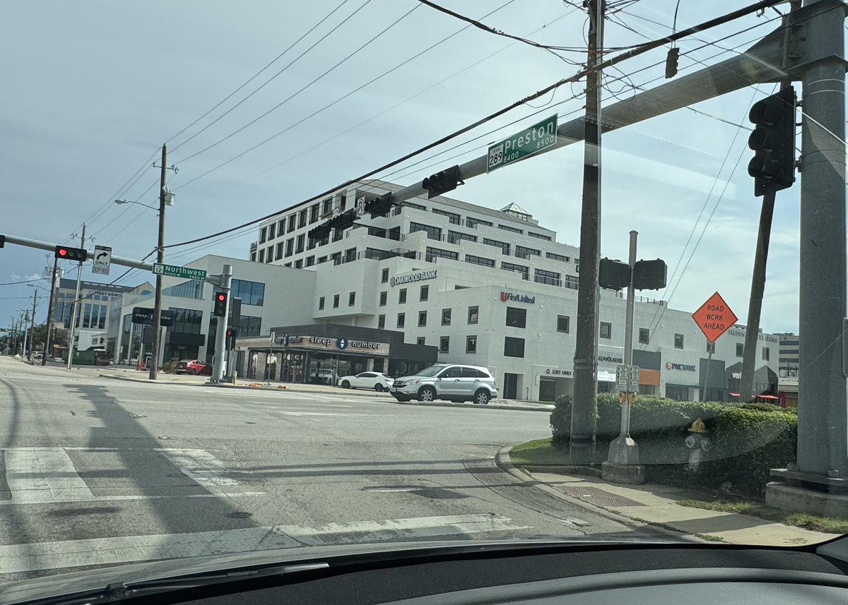 DallasAptGP's tweet image. Is there a city block in the country with more bank branches?
I think there are 20+ in the SW quadrant of Preston and NW Highway in Dallas
Demographics are fantastic but what lures in the 20th bank?