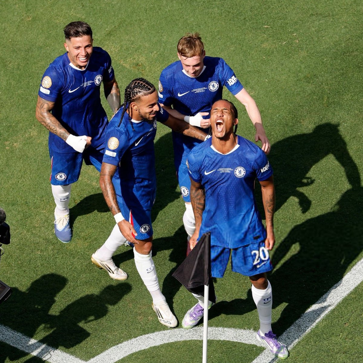 العودة من الباب الكبير.. #تشلسي بطلًا لـ #كأس_العالم_للأندية_2025 💙🏆💙
1️⃣
🔥
2️⃣
🔥
3️⃣
#تشلسي_باريس
#نهايي_كاس_العالم_للانديه