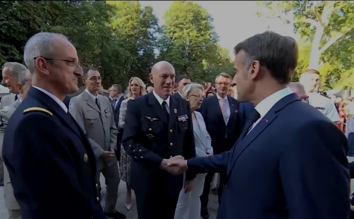 Heureusement que j'avais bien repassé ma chemise ! #OùEstCharlie