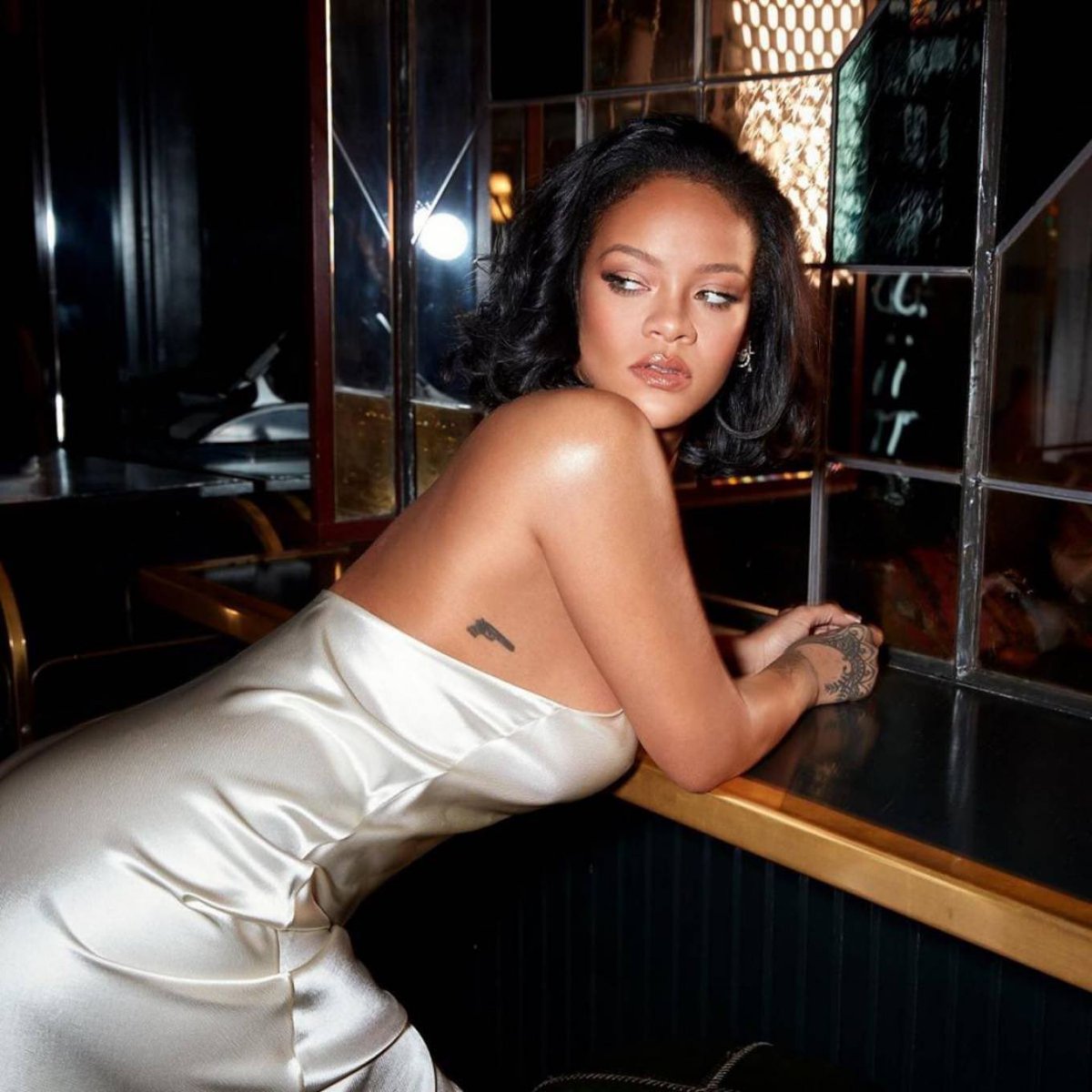 ririoncharts's tweet image. Rihanna is the only female artist to surpass 1000 weeks in the history of the Germany Singles Charts. 🇩🇪
