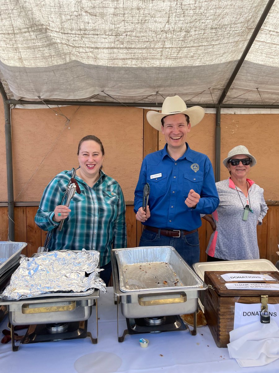 JeromyYYC's tweet image. 🥞It was wonderful to cap off this amazing 2025 Stampede by visiting some long-time friends and meeting new ones at the Royal Canadian Legion No. 275 in Forest Lawn!
The team and I were amazed by the crowds and rolled up our sleeves to help serve probably over a thousand…