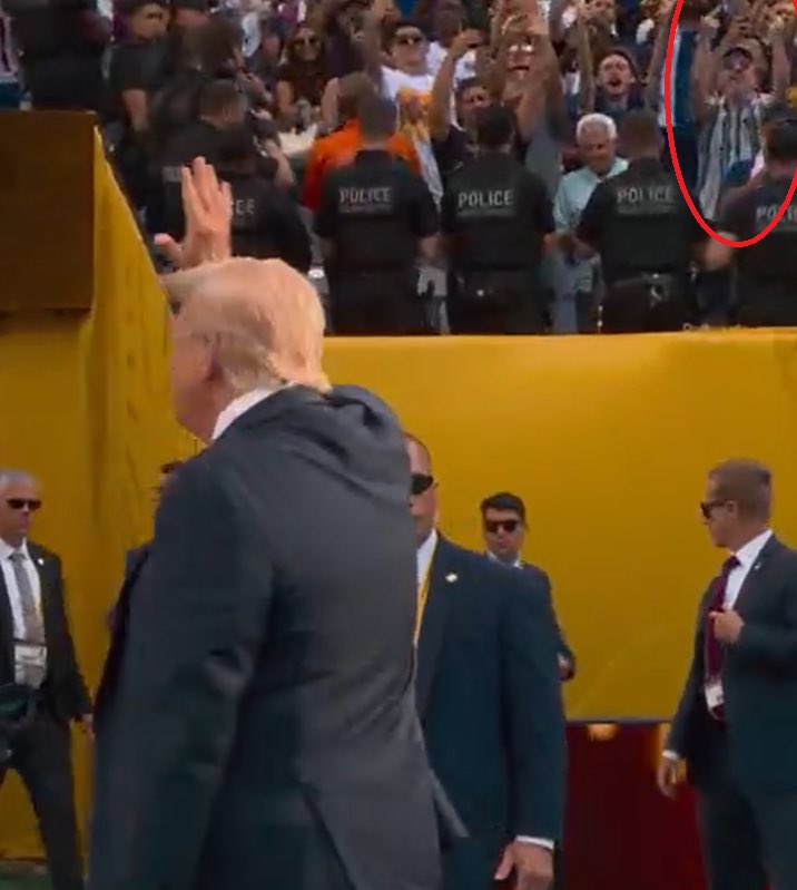 This soccer fan flipped Trump off at the FIFA Club World Cup today. There are others in the crowd doing the same. Shoutout to them! That’s exactly how the country feels!