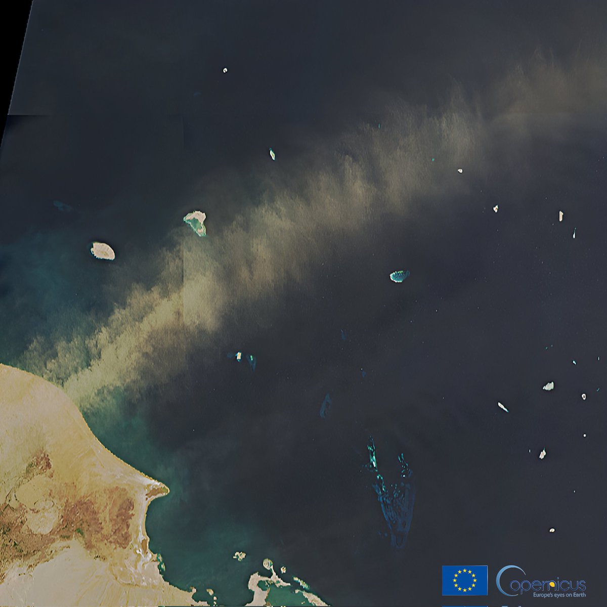 Abdullah25544U's tweet photo. The #Sentinel 2 satellite detected a huge plume of thick dust towards the Red Sea coming from East #Tokar, #Sudan.
Data : @CopernicusEU https://t.co/MBwhs6vFqw