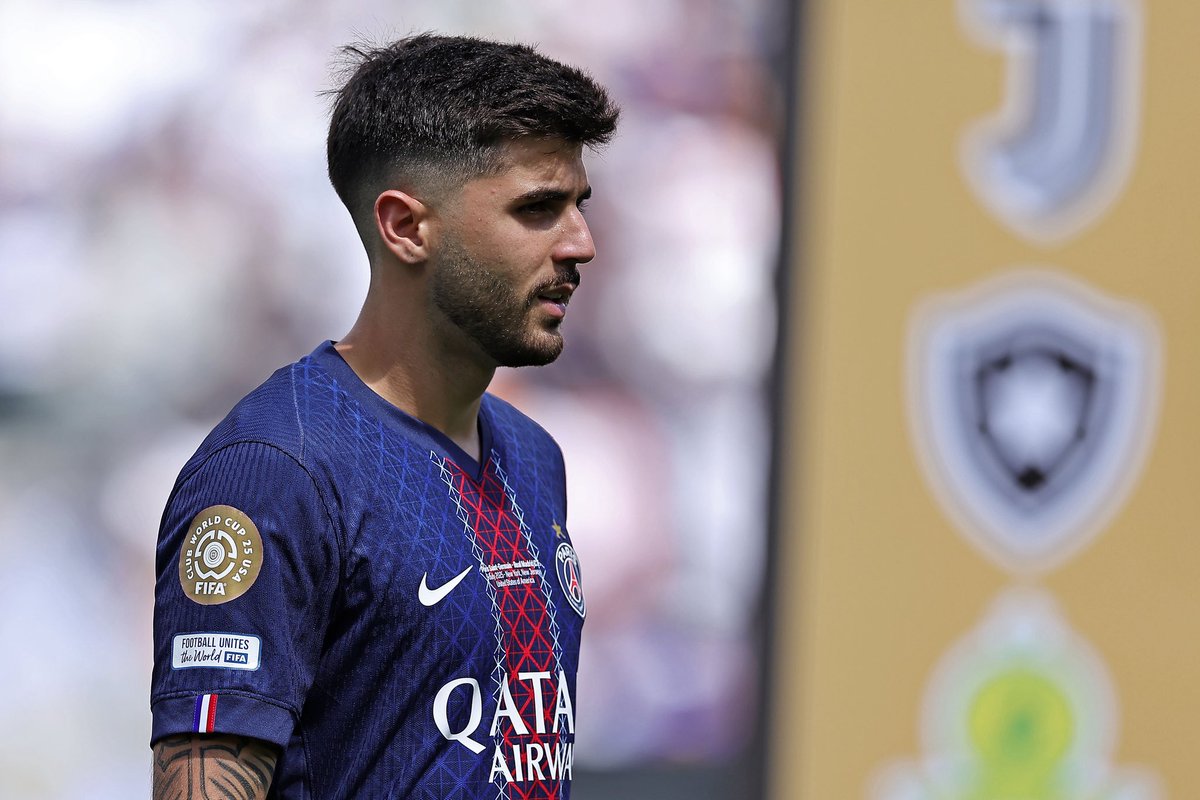 ActuFoot_'s tweet image. 🚨🚨 𝗟𝗨𝗖𝗔𝗦 𝗕𝗘𝗥𝗔𝗟𝗗𝗢 🇧🇷 𝗩𝗘𝗨𝗧 𝗨𝗡 𝗦𝗧𝗔𝗧𝗨𝗧 𝗗𝗘 𝗧𝗜𝗧𝗨𝗟𝗔𝗜𝗥𝗘 𝗗𝗔𝗡𝗦 𝗟𝗘𝗦 𝗚𝗥𝗢𝗦 𝗠𝗔𝗧𝗖𝗛𝗘𝗦 !

𝗟𝗘 𝗕𝗥𝗘́𝗦𝗜𝗟𝗜𝗘𝗡 𝗩𝗘𝗨𝗧 𝗤𝗨𝗜𝗧𝗧𝗘𝗥 𝗟𝗘 𝗣𝗦𝗚 ! 👋❤️💙

🗞️ @lequipe