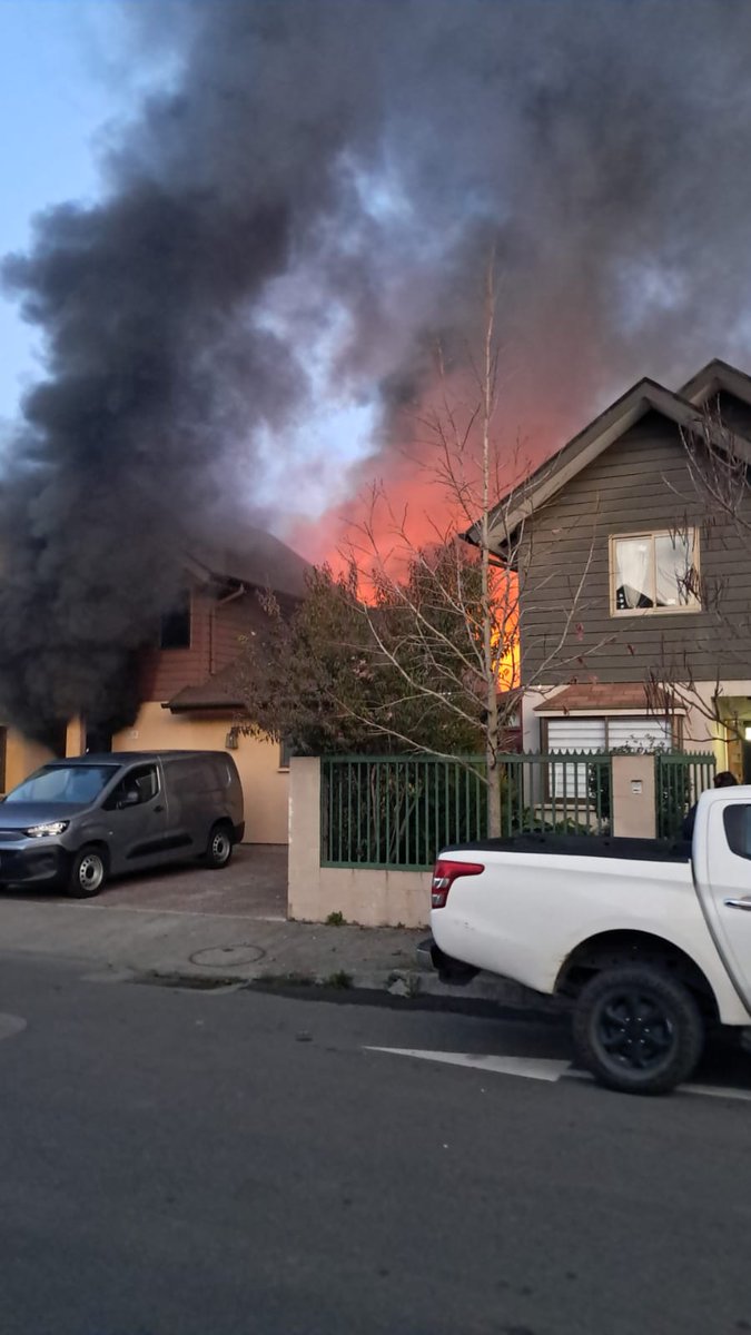 #Concepcion, Menorca Norte y Alcudia sector Valle Noble, incendio en vivienda con propagación, equipos de emergencias trabajan en el lugar. #ECHBiobip #cat8