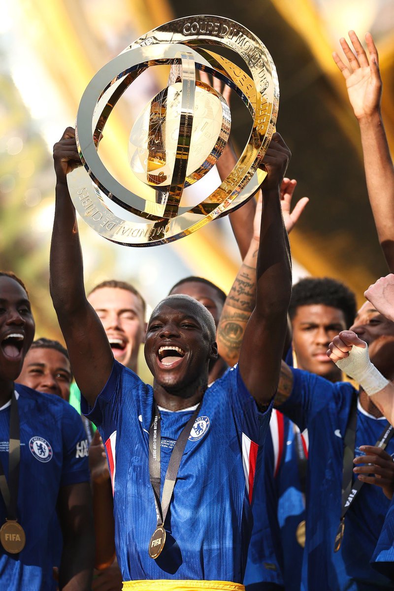 best midfielder in the world