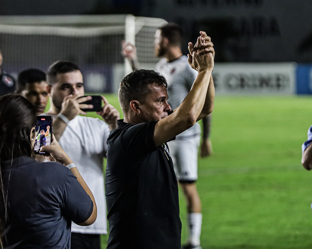 WericJunior_'s tweet image. Um novo treinador, um desempenho diferente, um novo clima. No retorno de Evaristo Piza, o Botafogo volta a vencer na Série C.

Em termos de pontuação, ainda é cedo para cravar um novo cenário para o Belo. Mas as mudanças recentes dão uma nova esperança para o torcedor.