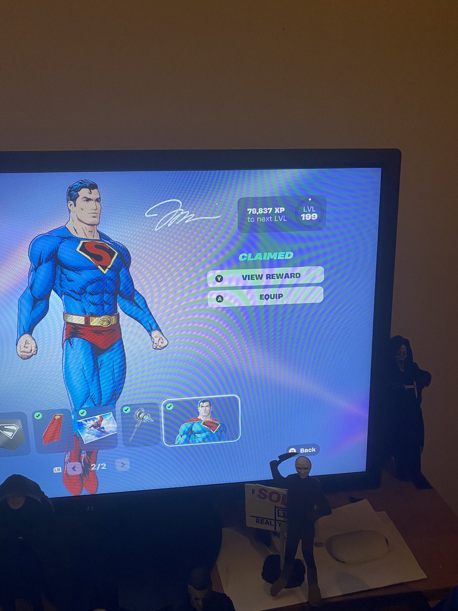 Azzaec06Cook's tweet photo. @FortniteStatus Do you know when this will be fixed as it’s annoying I can’t use the pen and ink style but can use normal I also can’t use loading screen from page 2 of the superman rewards https://t.co/mzw8Vt3EDO
