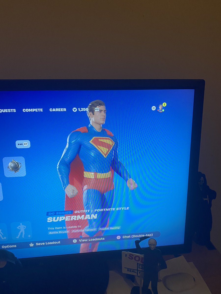 Azzaec06Cook's tweet photo. @FortniteStatus Do you know when this will be fixed as it’s annoying I can’t use the pen and ink style but can use normal I also can’t use loading screen from page 2 of the superman rewards https://t.co/mzw8Vt3EDO