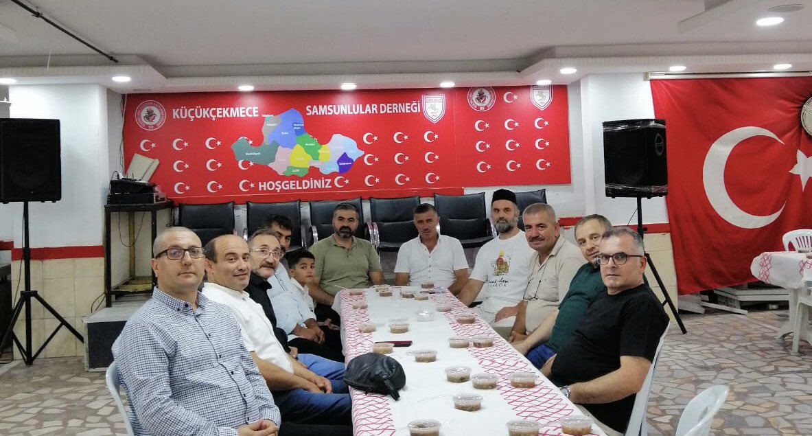 📍Mehmet Akif Mahallesi 

Küçükçekmece Samsun İli ve İlçeleri Sosyal Kültürel ve Turizm Derneğimizin düzenlediği Aşure davetine misafir olduk. 

Emeği geçenlerin başta dernek başkanımız  Sn Aslan Cengiz ve değerli yönetiminin hayırları, duaları kabul olsun inşallah 🤲