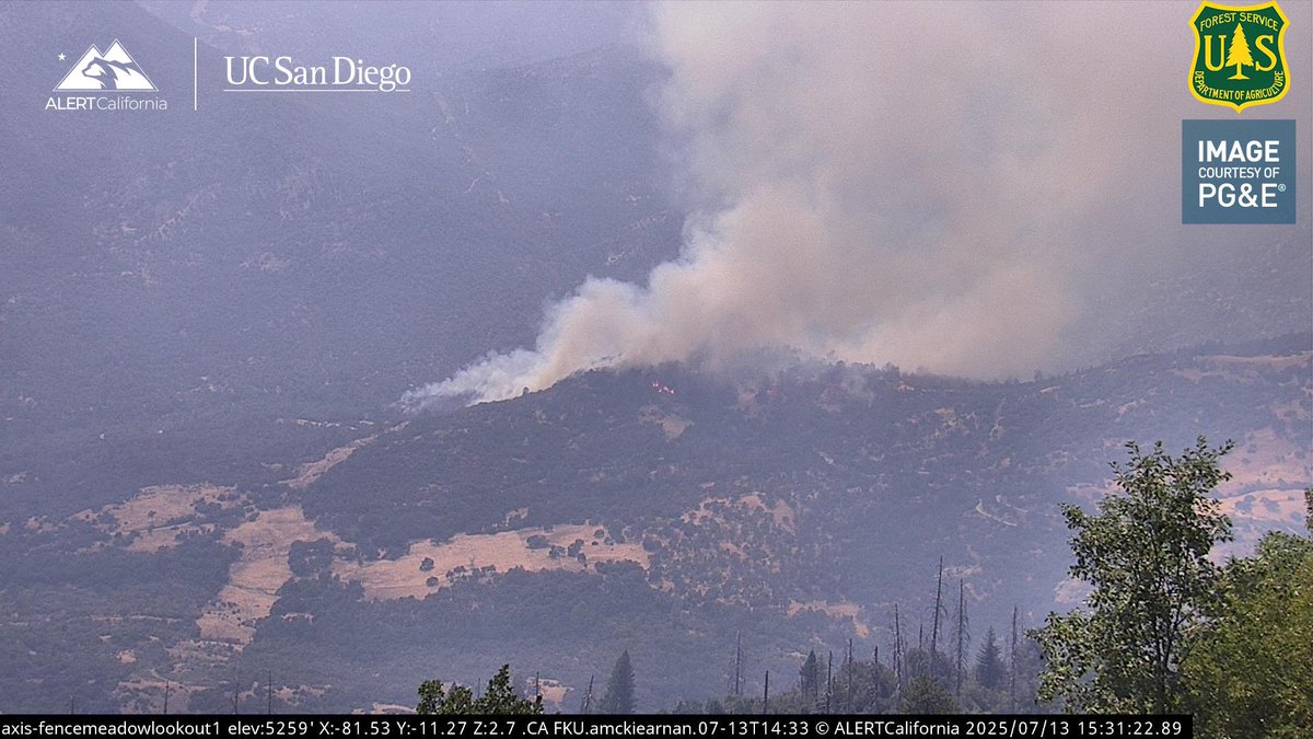 DanielFireTruck's tweet image. #MaxFire AA658 is Reporting the Fire is chewing through the Retardant and Fire Behavior is picking up, the left flank has a Possibility to get in Alignment with a Drainage in the next 1-2 hours.
Right Flank is starting to spot.