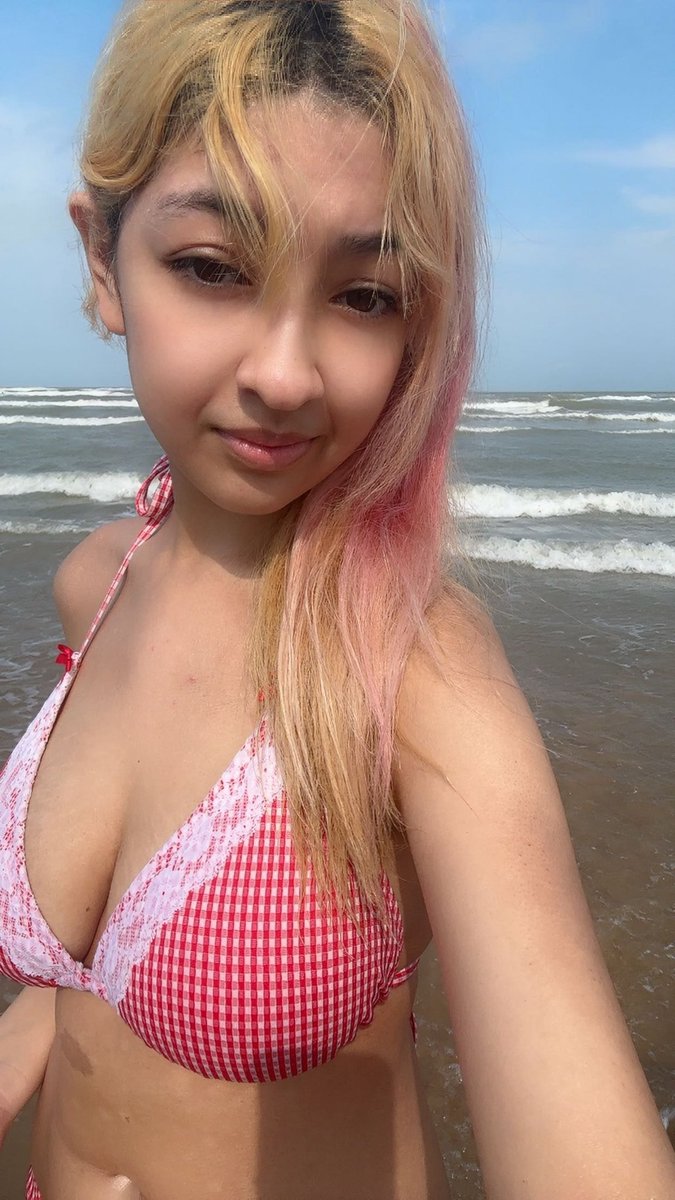 i had 1,275 followers omg guys i was lying i am a hot girl