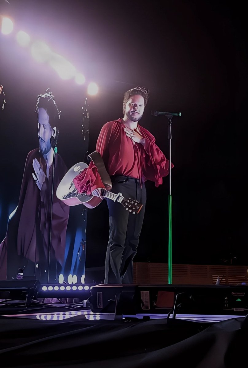 isaco81's tweet photo. Gracias @manuelcarrasco_ 
por regalarnos un viaje de emociones, piel erizada y momentos que se quedan para siempre.
Un concierto salvajemente inolvidable. 🖤🎤
#TourSalvaje #ManuelCarrasco #EmocionesQueMarcan #NocheParaElRecuerdo #GraciasPorTanto https://t.co/dq3D42XDT5