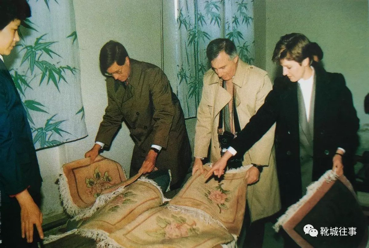 90年代來保定選購產品的外國商人。
#幽燕歷史照片
#燕國獨立唯一出路