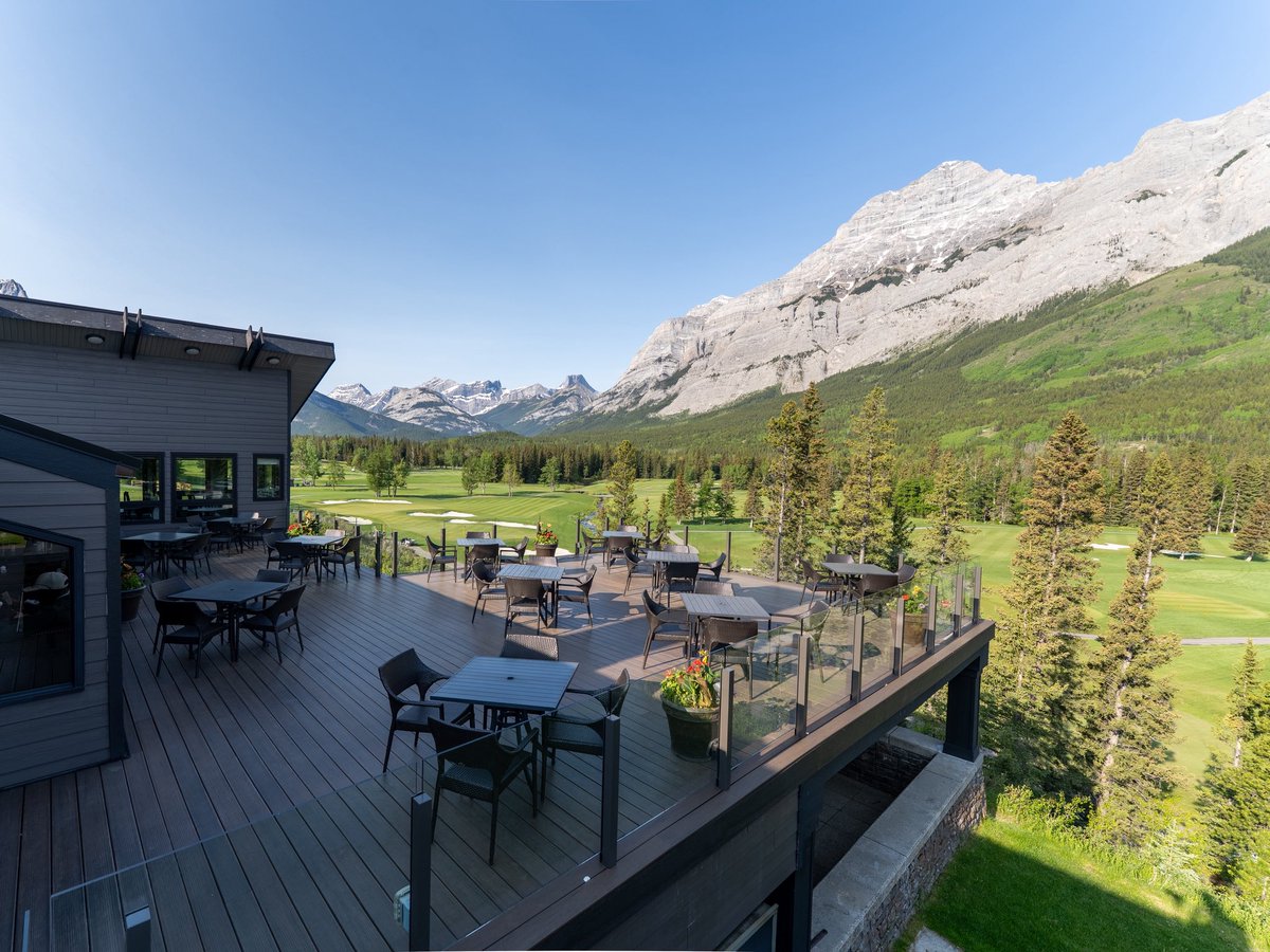 Did you know our Mt.Kidd patio (and full Summit restaurant) is open to the public. You don’t need to be a golfer to enjoy these views! Join us after a hike, bike or even just a drive down HWY 40! #SummitSunday 

#kananaskisgolf #playthek #makethetime