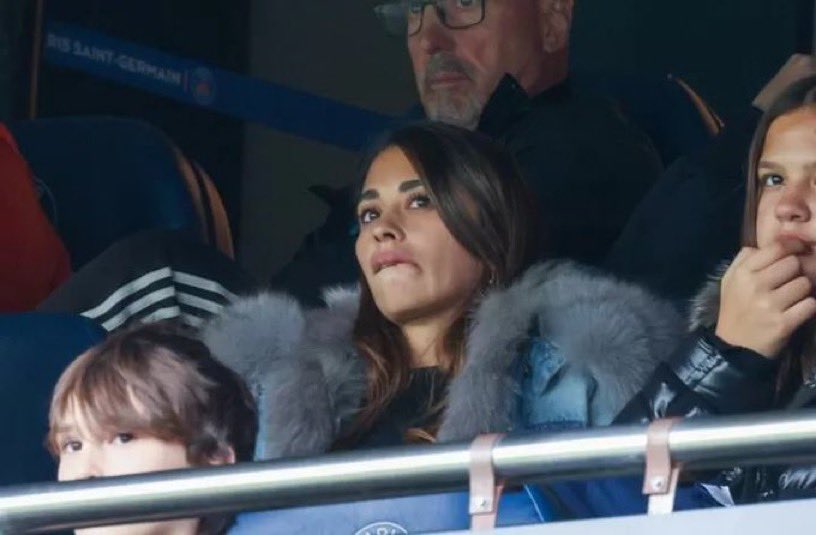 Remember when PSG fans whistled at Messi so much that it made Antonella cry?