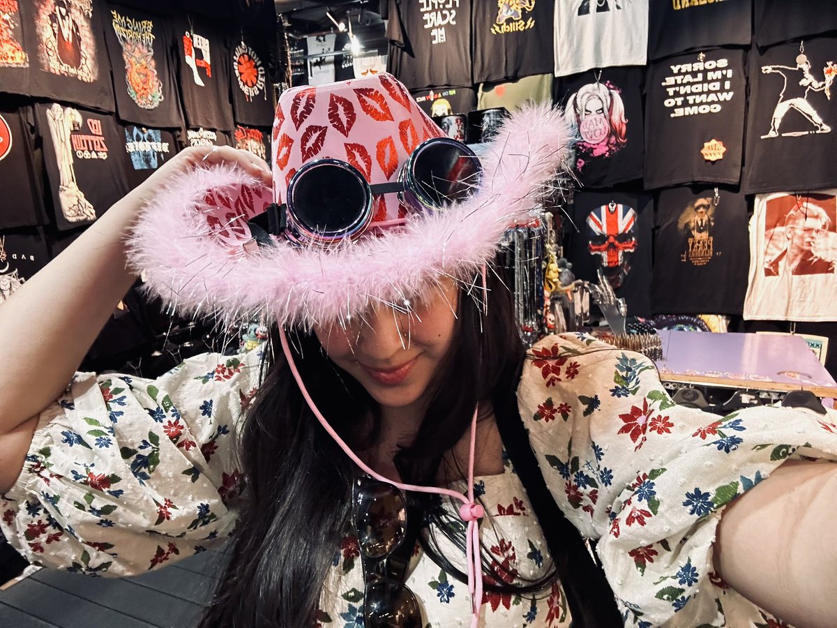 repeverdeen's tweet image. i gonna miss you forever, london, day 3! 🥹🥹🥹🇬🇧🇬🇧🇬🇧