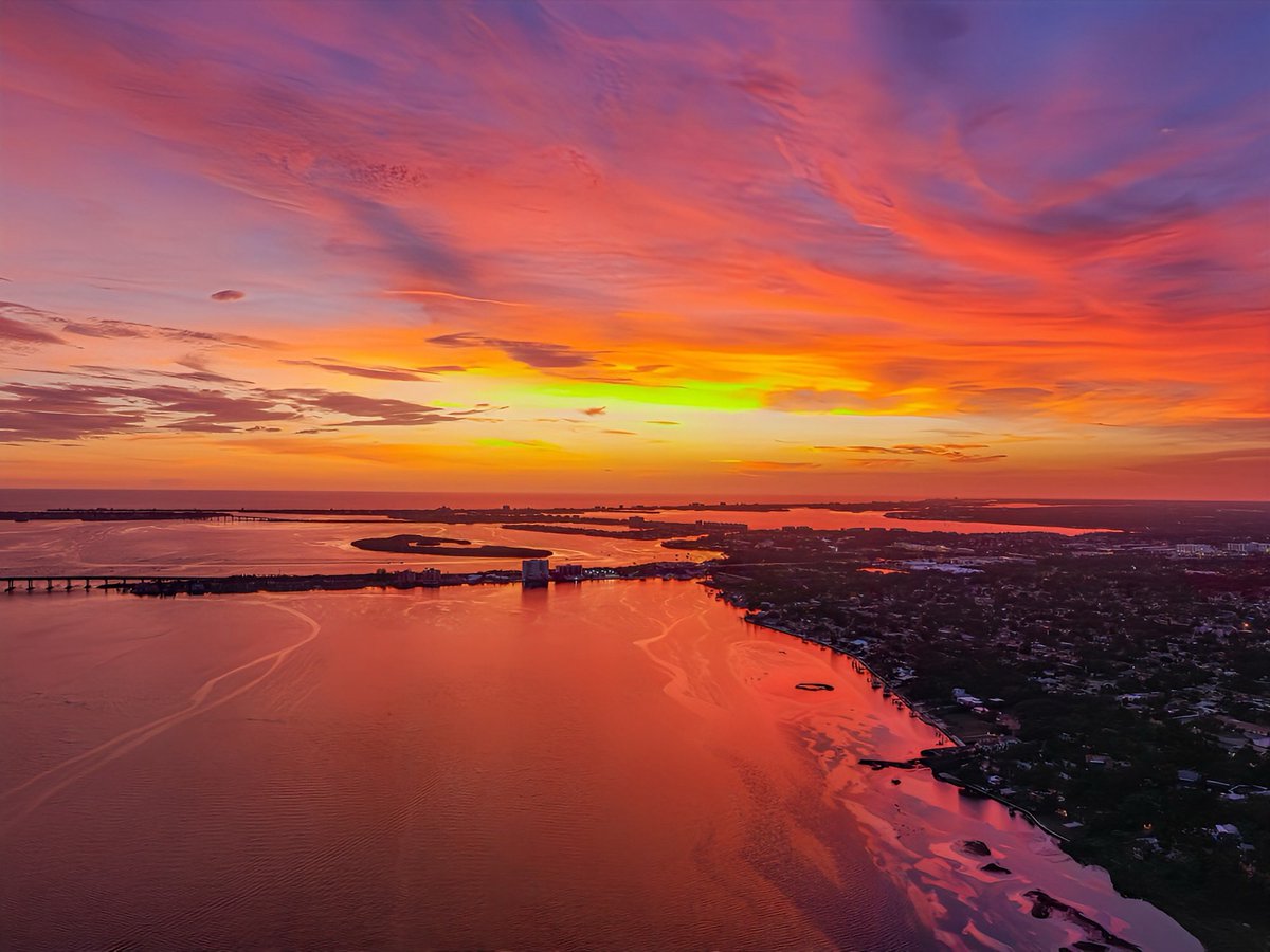 weatherbryan's tweet image. Mother Nature showing off again this evening 🥰🌅 #masterpiece #like_a_painting