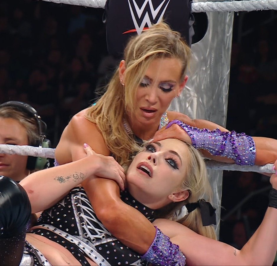 NewScott's tweet image. WWEShop needs to make these into 8x10’s.
@MsCharlotteWWE @AlexaBliss_WWE @WWEShop @Fanatics #WWEEvolution