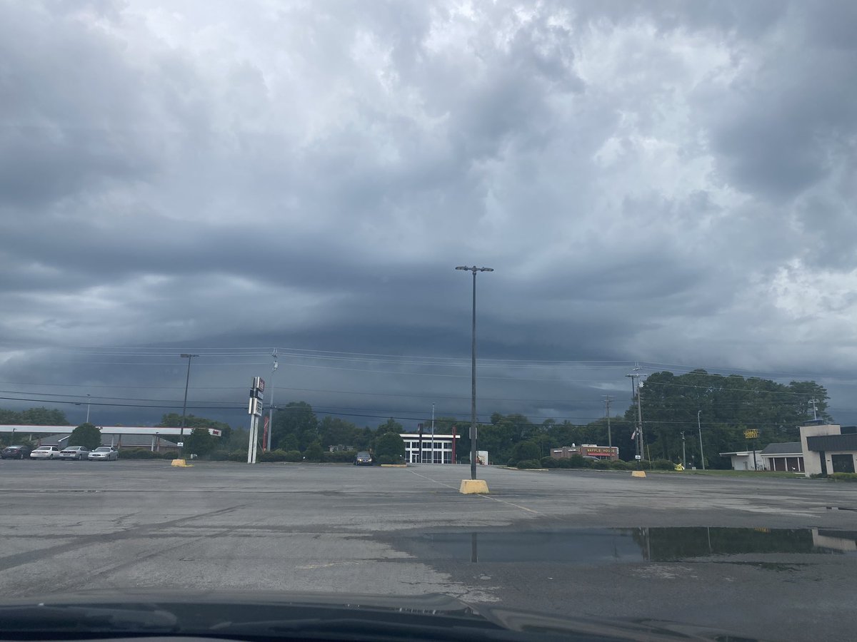 TrentsWeather's tweet photo. @NWSHuntsville @spann @DanielleDozier looking west from Fayetteville TN. At 5:42 PM https://t.co/zE5ZUg412Y