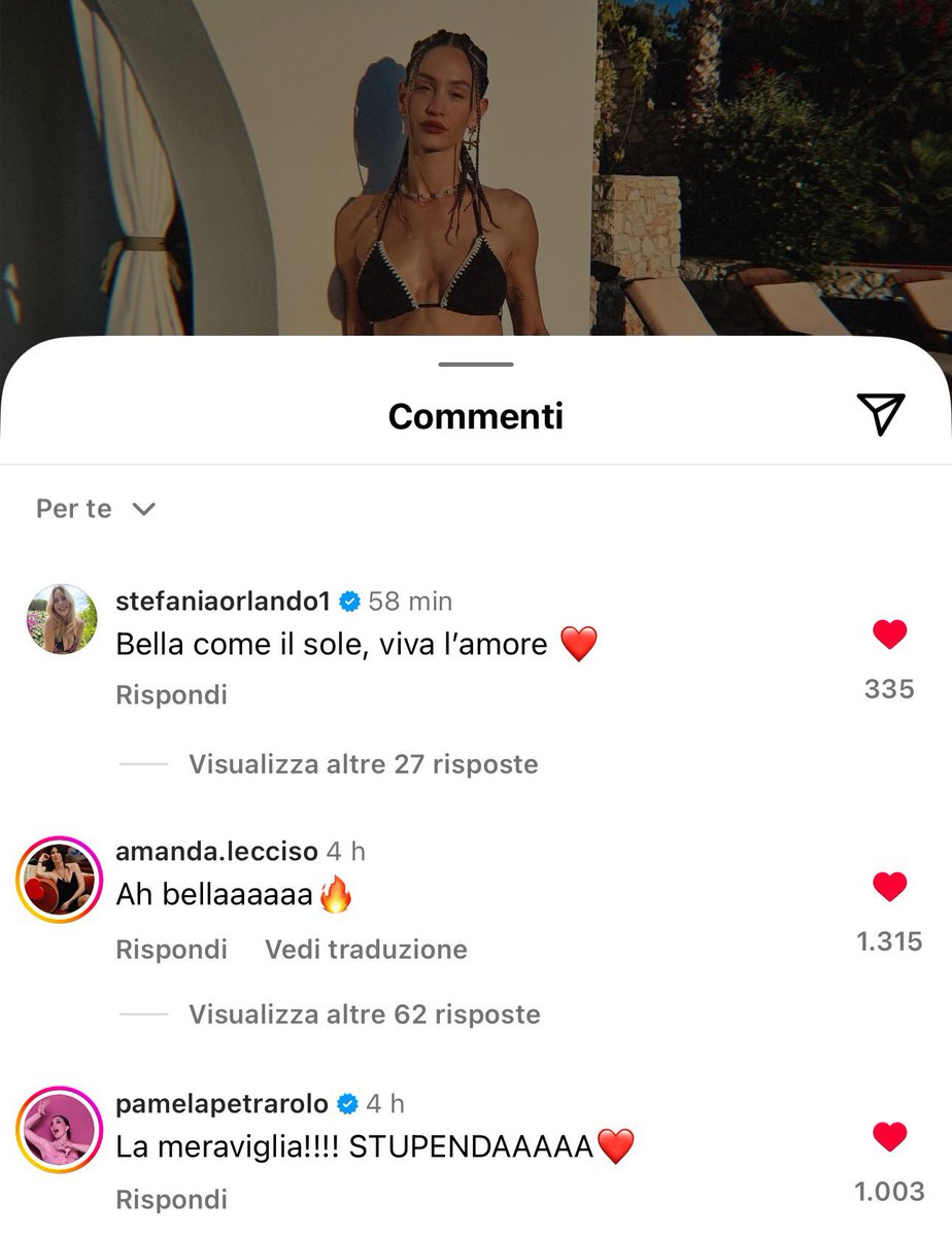 C’è qualcosa di meravigliosamente potente nella stima tra donne.

Quando non c’è competizione ma condivisione, quando ci si solleva a vicenda invece di ferirsi di spalle… accade la magia.

E ogni volta che vedo quella complicità sincera, io resto lì, in silenzio, ad ammirarla♥️