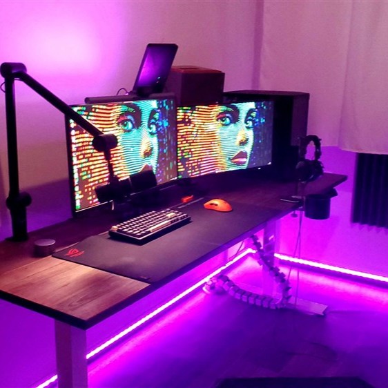 microcenter's tweet image. This week&apos;s #BuildoftheWeek is absolutely surrounded by RGB and hits a perfect balance in price to performance 🤩 Check it out on Micro Center News: micro.center/433203