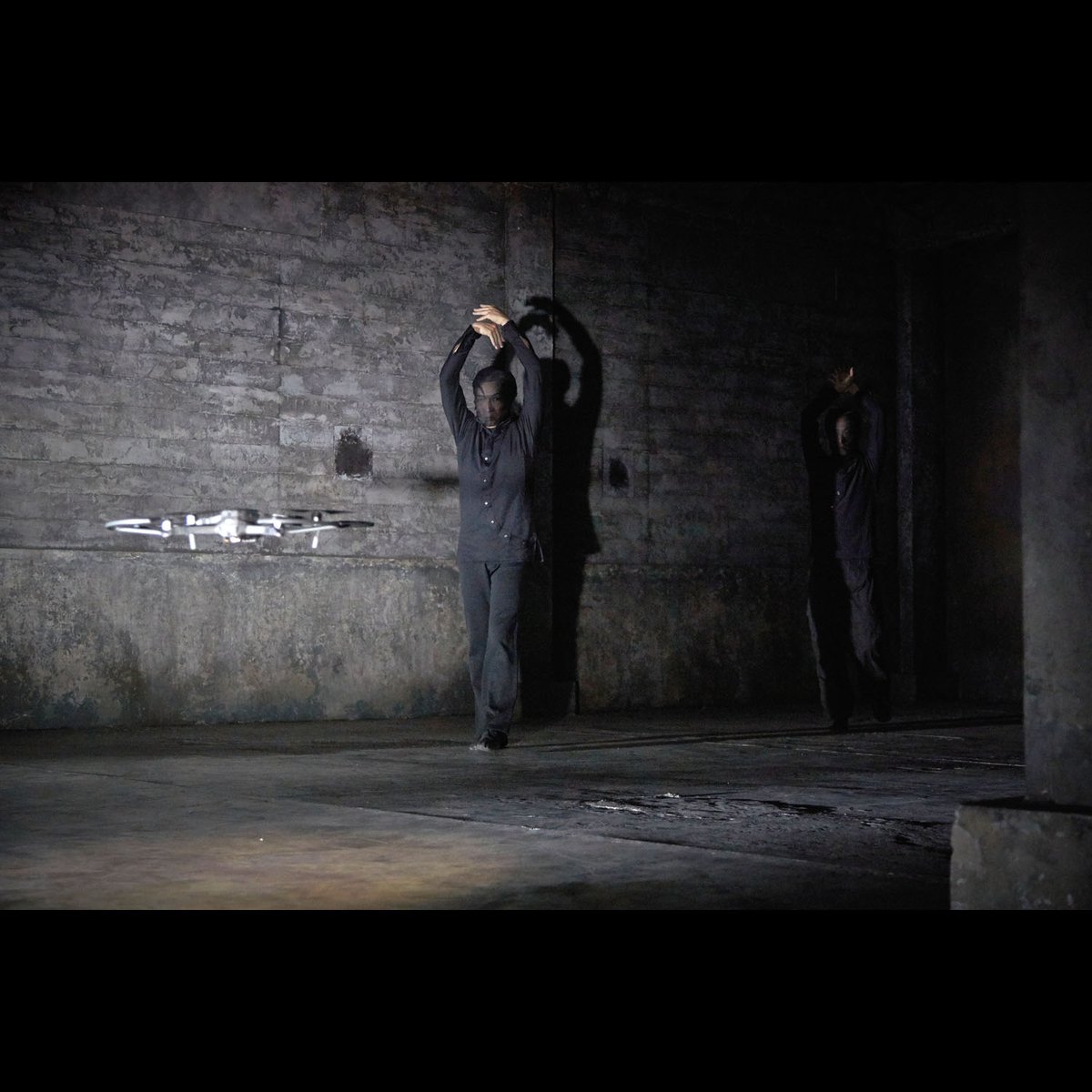 API_Tokyo_'s tweet image. &amp;gt;&amp;gt;&amp;gt; Yuzo Ishiyama works archive -126
.
&quot;./ [dot slash] -alpha version&quot;
.
photo : Yohta Kataoka
soundtrack : CRZKNY
.
.
info-api.com
.
#contemporarydance #contemporaryart #performingarts #choreography #movement #石山雄三 #CRZKNY #tokyo
.