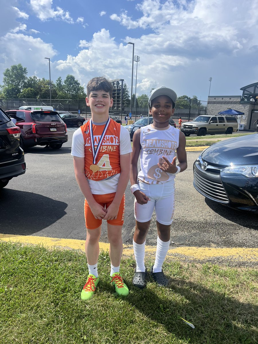 mike_brodzinski's tweet image. Thanks @Alonzo_Mitchell and all the coaches today at the  @DreamShotsMedia 2025 Youth Combine at Gateway HS.  Thanks also to @ChrysBlackjr1 for volunteering his time for the kids on a Sunday. Diggy (c/o 2031) took 3rd place honors at RB in the loaded 13/14 age group. Great event!