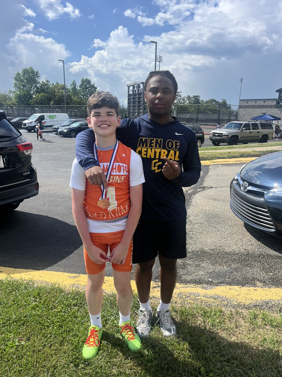 mike_brodzinski's tweet image. Thanks @Alonzo_Mitchell and all the coaches today at the  @DreamShotsMedia 2025 Youth Combine at Gateway HS.  Thanks also to @ChrysBlackjr1 for volunteering his time for the kids on a Sunday. Diggy (c/o 2031) took 3rd place honors at RB in the loaded 13/14 age group. Great event!