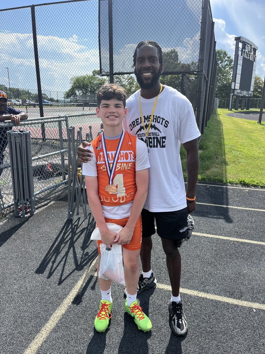 mike_brodzinski's tweet image. Thanks @Alonzo_Mitchell and all the coaches today at the  @DreamShotsMedia 2025 Youth Combine at Gateway HS.  Thanks also to @ChrysBlackjr1 for volunteering his time for the kids on a Sunday. Diggy (c/o 2031) took 3rd place honors at RB in the loaded 13/14 age group. Great event!