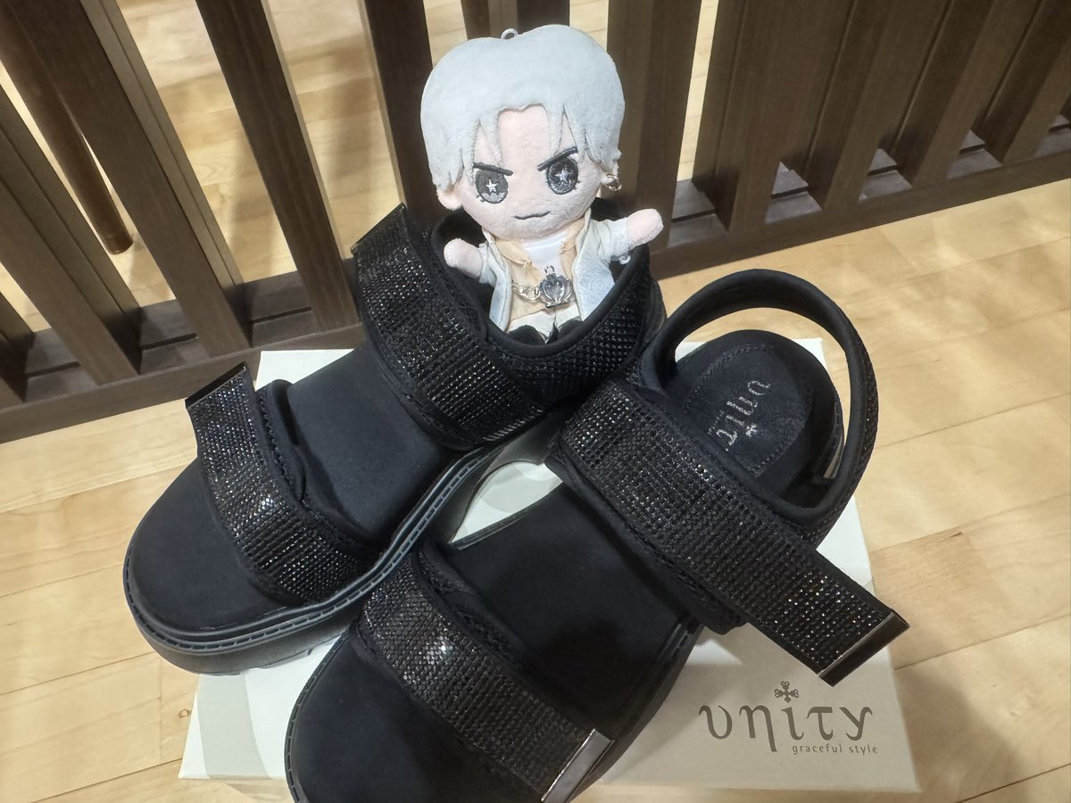 ねねね！
長女のサンダルがサイズアウトしてキツいっていうから昨日買いに行ったんだけど、帰ってきて見たら【Unity】ってブランドだった💙
え、わたしも履きたい✨
#中島健人I_AM_U