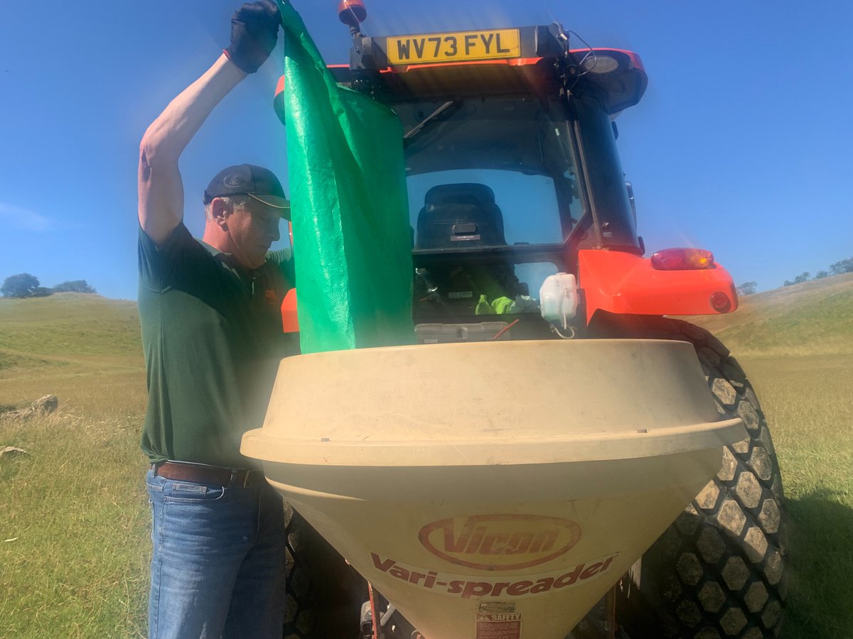 kentdowns6's tweet image. This year's program of wildflower seed /green hay spreading gets off to start combine harvesting of yellow rattle from 20 yr old sites (for cleaner sample) & then taken to be spread on newly developing grasslands with fertiliser spreader. Farmers leading nature recovery at scale