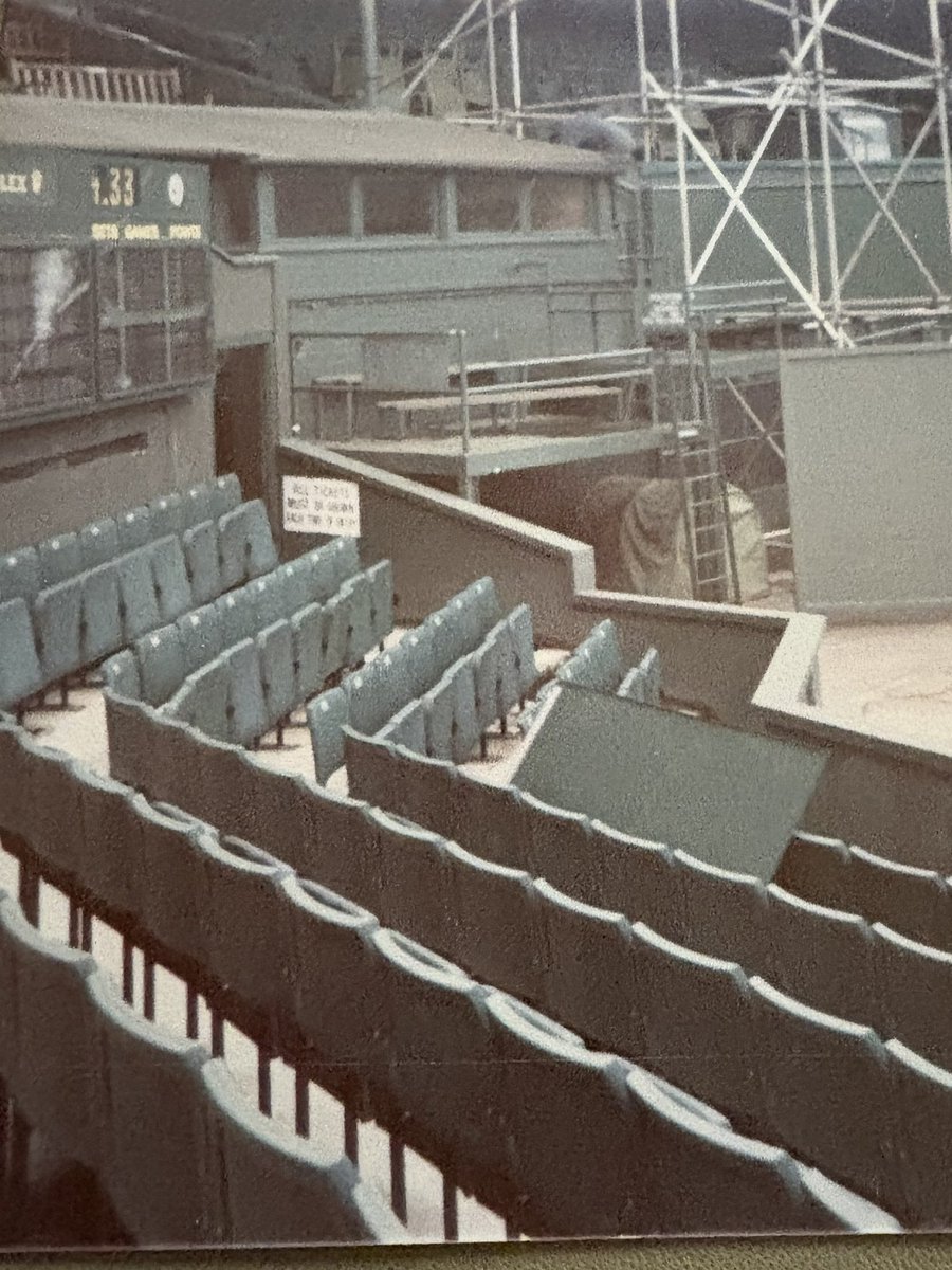 bill_bmcbrayer's tweet image. The year, 1985. My one and only time at the All England Lawn Tennis Club. I was there two weeks prior to @Wimbledon. Talked my way onto the grounds for a few photos of Centre Court and bought a few souvenirs. Great memories!🎾