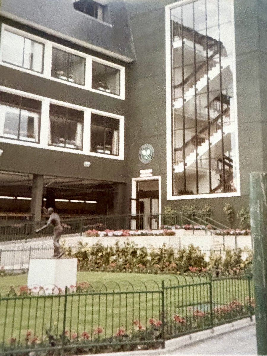 bill_bmcbrayer's tweet image. The year, 1985. My one and only time at the All England Lawn Tennis Club. I was there two weeks prior to @Wimbledon. Talked my way onto the grounds for a few photos of Centre Court and bought a few souvenirs. Great memories!🎾