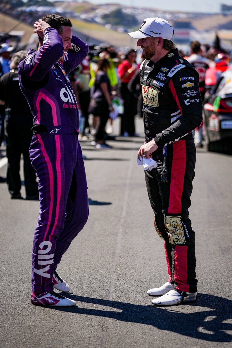 All smiles from all involved.

Good battle, <a href="/Alex_Bowman/">Alex Bowman</a>!! 🤝