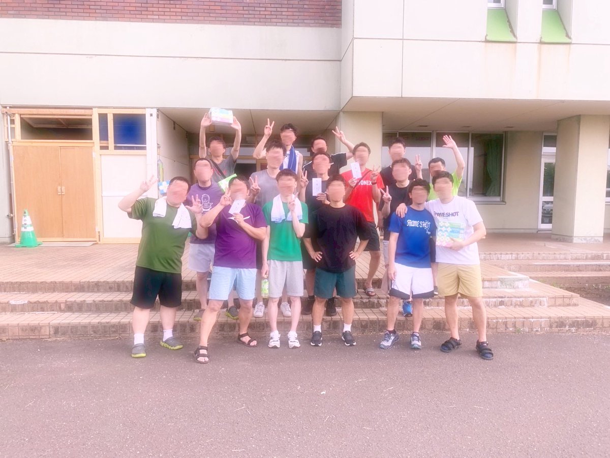 FRAMESHOTsap's tweet photo. 7月6日（日）のフレショ
この日は団体戦に挑戦してきました。
結果は２部３位、３部２位、３位でした。

北海道にしては暑くて、若干の熱中症気味でした🥵

夏も本番ですね。暑さ対策しながらバド楽しみましょう😊 https://t.co/RBE2VkPY3g