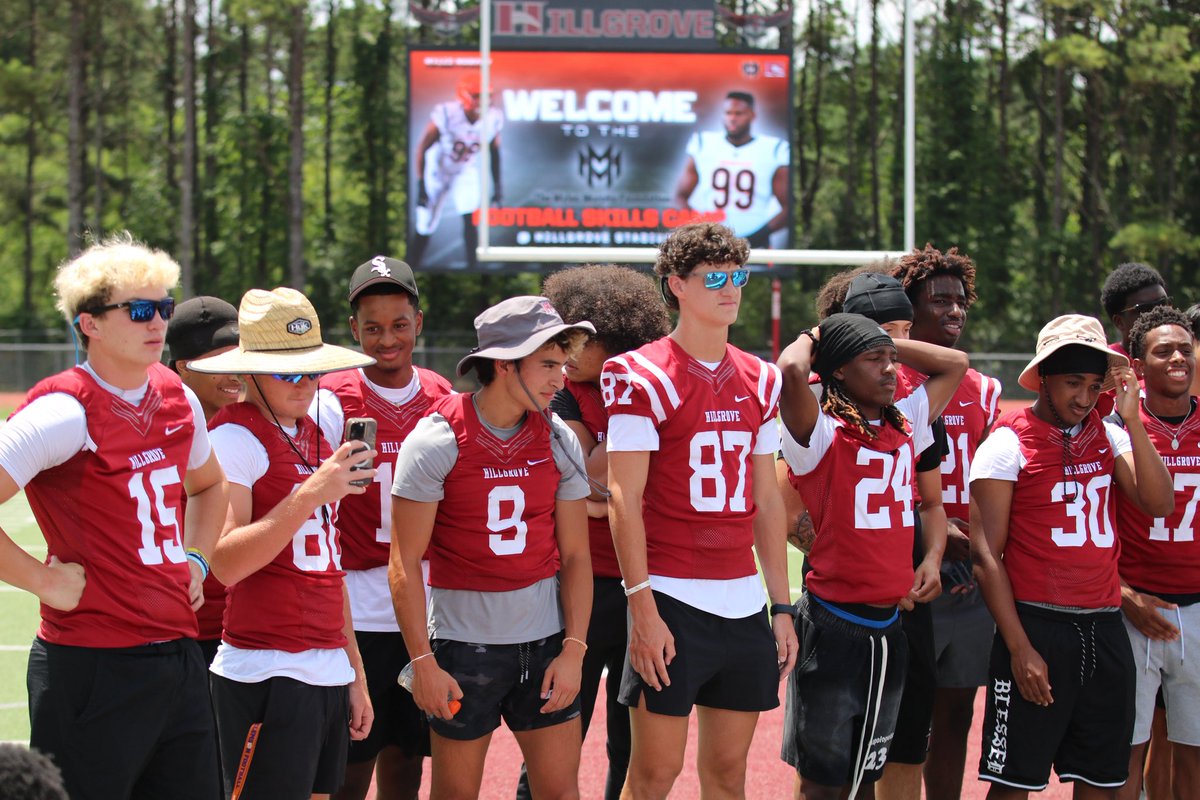 HgroveFootball's tweet image. 🎉 HUGE THANK YOU/APPRECIATION To @BigMurphy_25, @eazyengram, @Jay_Mccollough2, @ChigTweets, @RoyalsJalen, @lancelwise, And ALL Of Our Hillgrove Family For An OUTSTANDING 2025 Skills Camp‼️

🗣️ Best of Luck To These Men In Their Endeavors This Year‼️

#GGOD | #LegacyHawks | 🐐