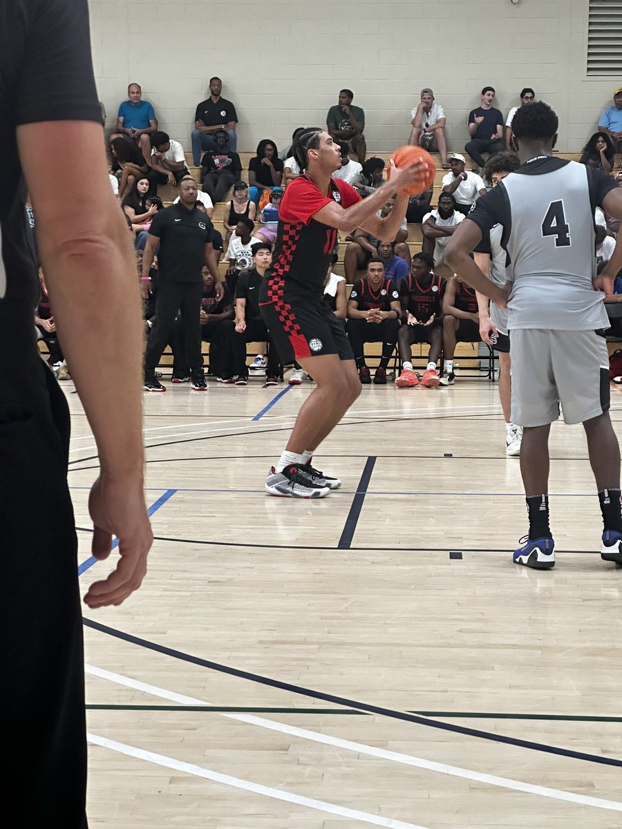 TheScoutLab's tweet image. ProSkills 17U makes a comeback to take control of the game and cruise to an 81–74 win over Drive Nation!
Lyndell Buckingham Jr. was a catalyst for them today in the scoring column, showing off his offensive arsenal from both inside and out. @TAKE2_DE11
Bryson Howard looked…