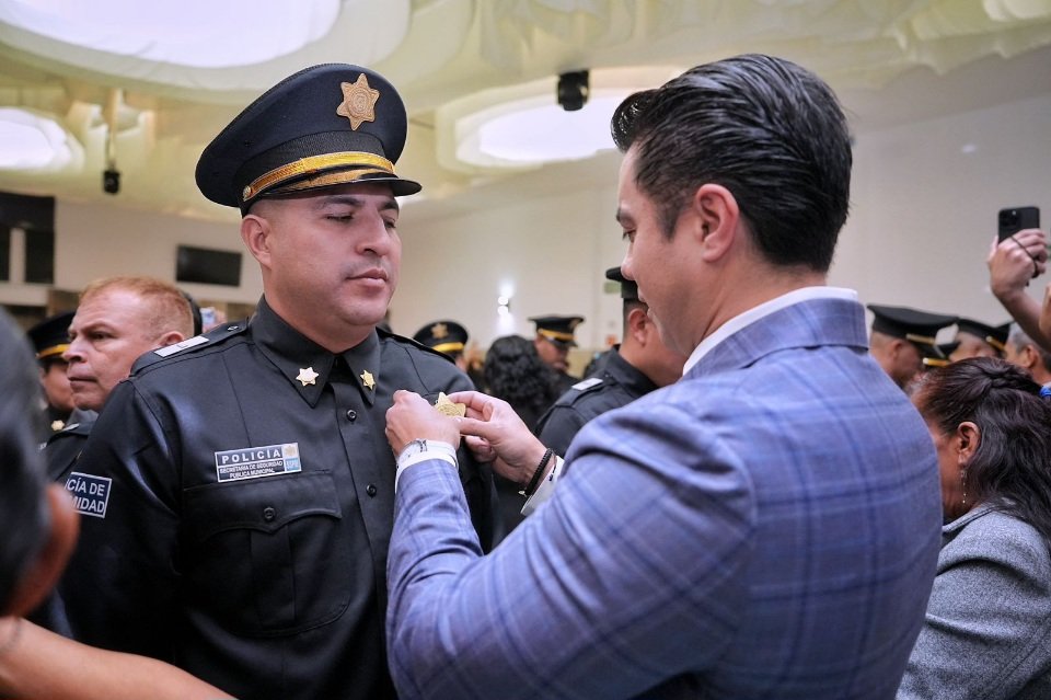 PVozdelaSierra's tweet image. #Capital El presidente municipal de Querétaro, Felipe Fernando Macías Olvera, tomó protesta a las y los oficiales que integran la primera generación de la administración 2024-2027 que concluyeron la formación inicial para policía de proximidad municipal
ℹ️ tinyurl.com/5n7kh39z