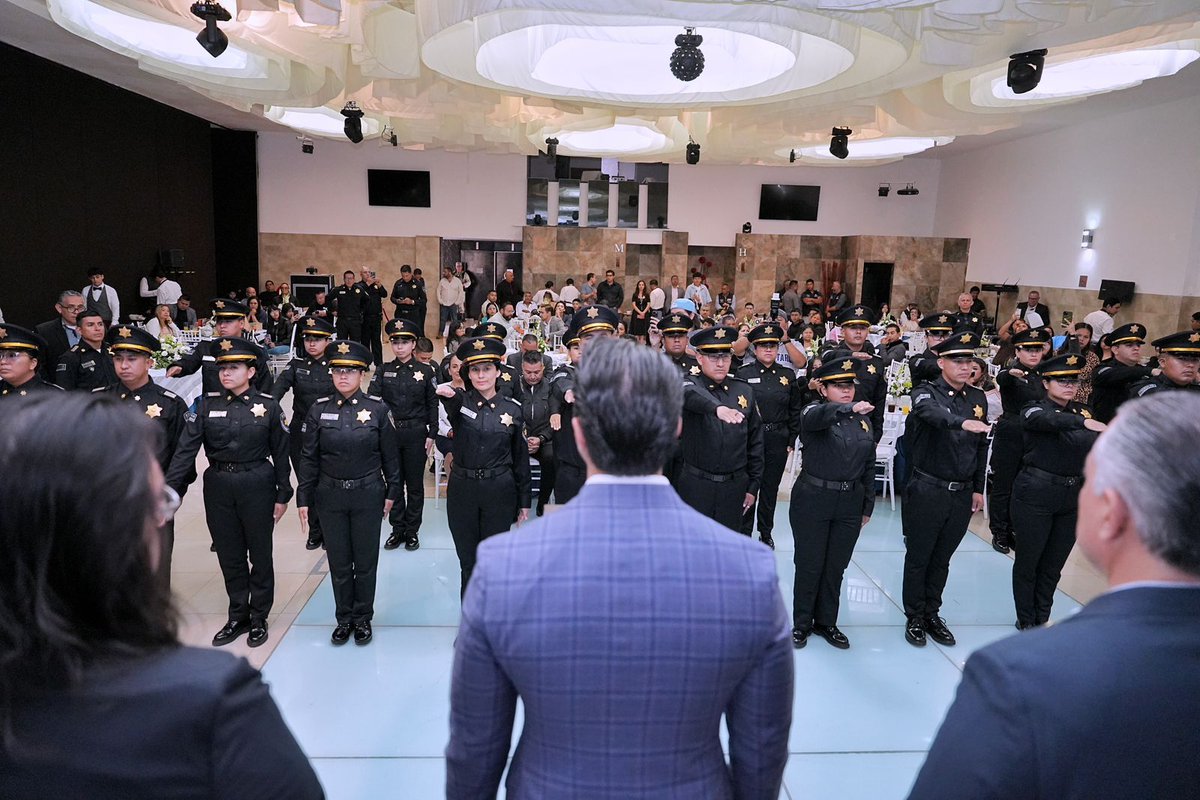 PVozdelaSierra's tweet image. #Capital El presidente municipal de Querétaro, Felipe Fernando Macías Olvera, tomó protesta a las y los oficiales que integran la primera generación de la administración 2024-2027 que concluyeron la formación inicial para policía de proximidad municipal
ℹ️ tinyurl.com/5n7kh39z
