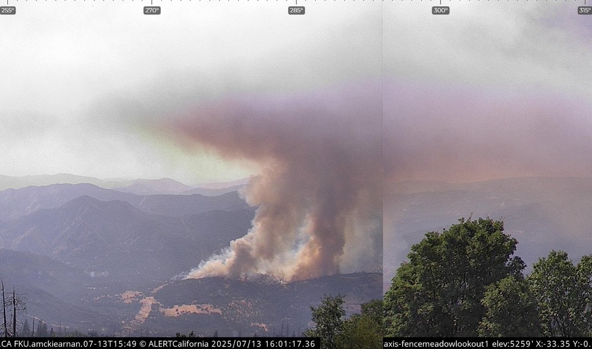 engineco16's tweet image. #MaxFire looks to be about double the size when they said it was 100 acres. There's a copter in the bottom left corner making a drop in image #2. #Tollhouse