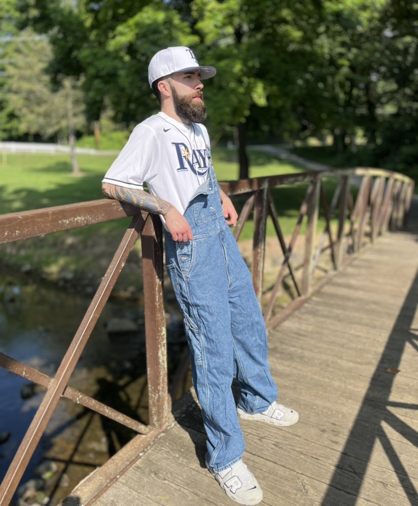 DatDudeCory's tweet image. That one strap attached overall fit 🔥🆗