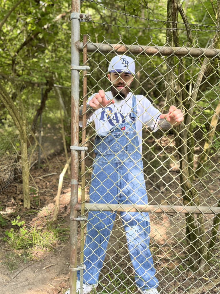 DatDudeCory's tweet image. That one strap attached overall fit 🔥🆗