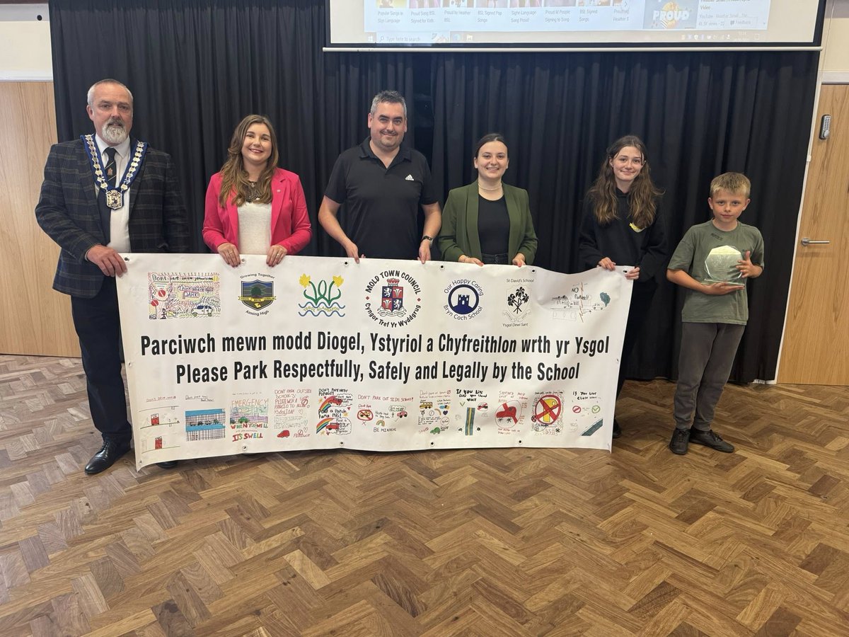 meglloydhughess's tweet image. Not only have the young people in Mold town youth council won a national award for the best youth initiative, they have been working on a parking project to stop dangerous parking by local schools. Da iawn pawb!
