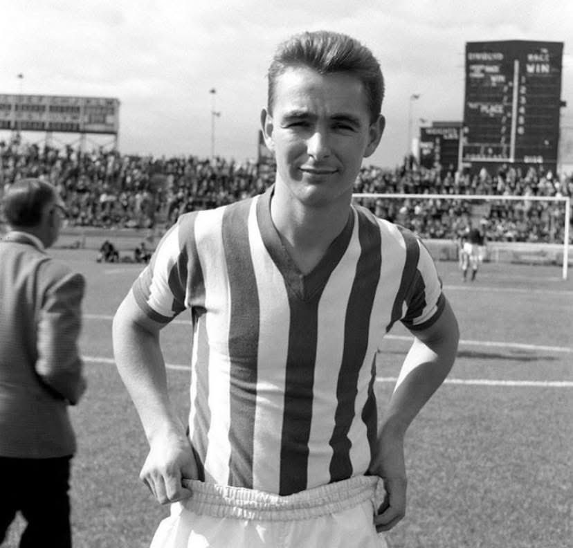 On this day in 1961, Brian Clough signed for #Sunderland. 

He made 73 appearances and scored 63 goals. 

#ClubLegend #safc