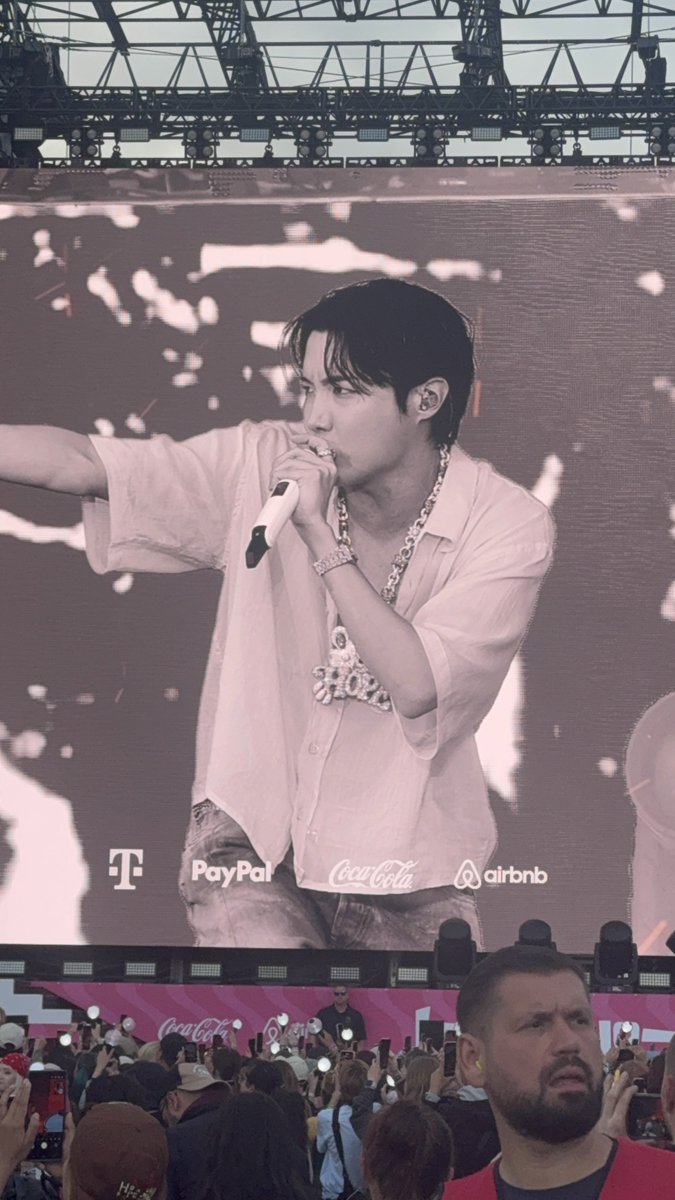 selegendipity's tweet image. THE DAY FINALLY CAME AND I CANNOT BELIEVE THIS ACTUALLY HAPPENED 😭 #HOBIPALOOZA2025