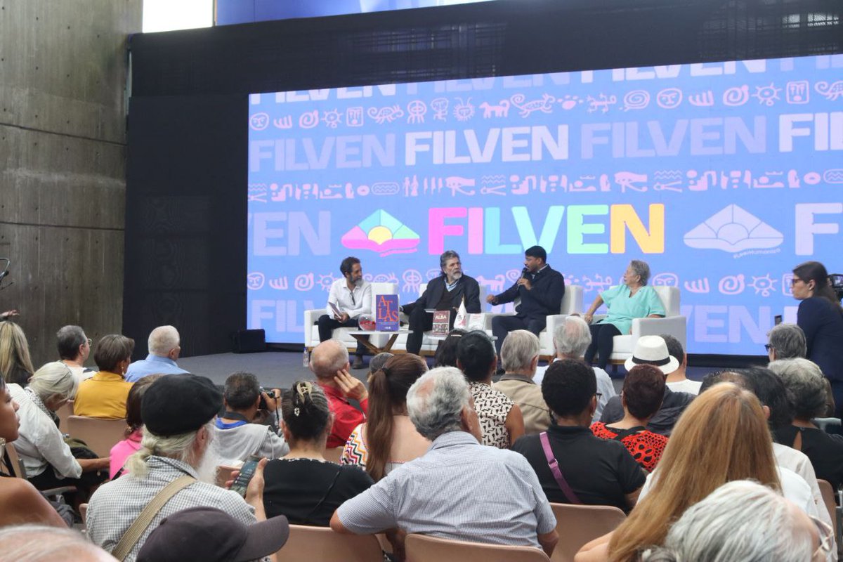 ALBATCP's tweet photo. #EnFotos 📸 | ALBA presente en la Filven 2025 con la presentación de tres libros.

#13Jul https://t.co/4dKioucBBB