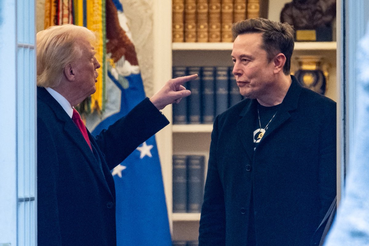 Williams5Ava's tweet image. Elon Musk urges Trump to release Epstein case files the feud intensifies with Truth Social backlash.
What do you think ?